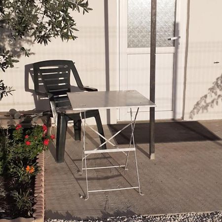 Mas Vincent Apartment La Fare-les-Oliviers Exterior photo