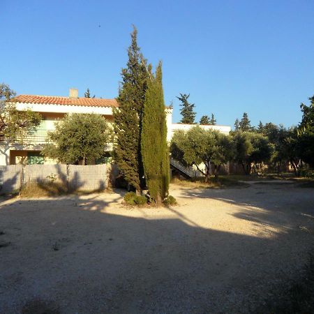 Mas Vincent Apartment La Fare-les-Oliviers Exterior photo