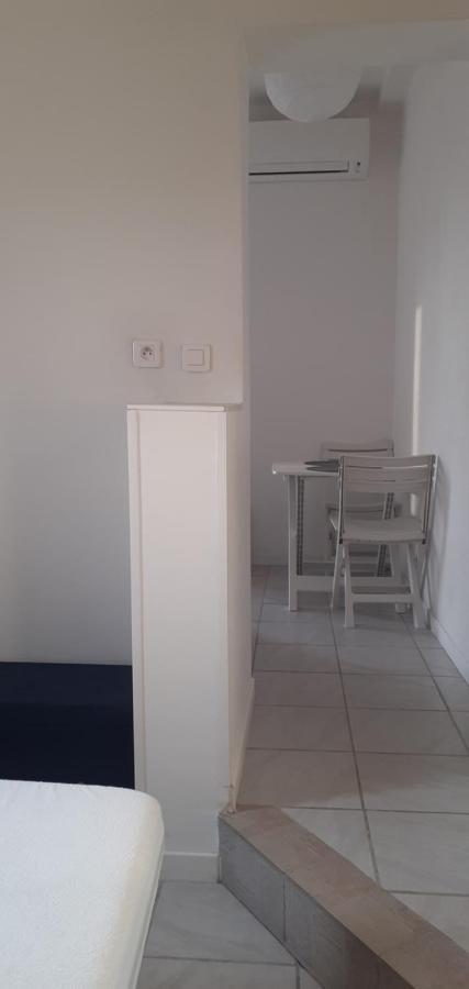 Mas Vincent Apartment La Fare-les-Oliviers Exterior photo