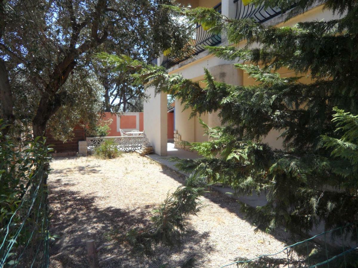 Mas Vincent Apartment La Fare-les-Oliviers Exterior photo